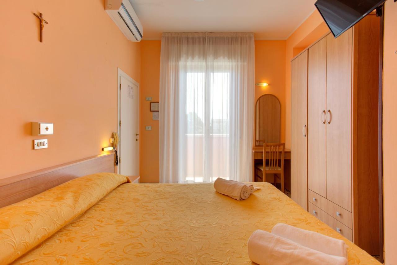 Hotel Nella Rimini Ngoại thất bức ảnh