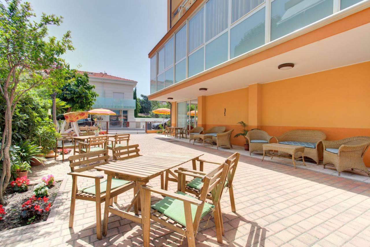 Hotel Nella Rimini Ngoại thất bức ảnh